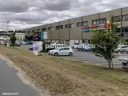 local commercial 890 m²