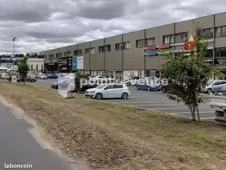 local commercial 890 m²