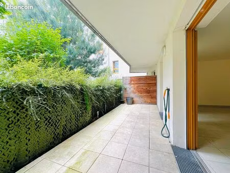 studio 1 pièce 38 m²