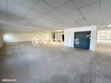 bureaux 673 m²