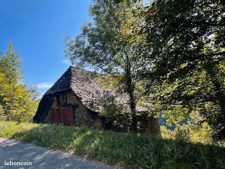 jolie grange typique aveyronnaise