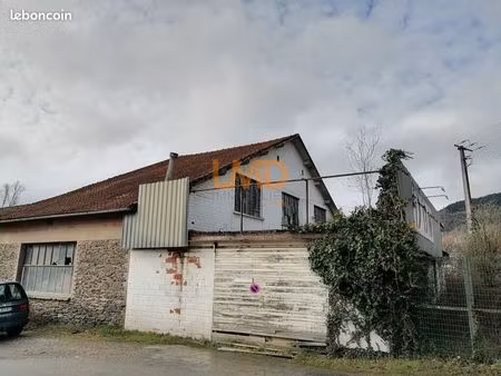 local industriel 820 m²