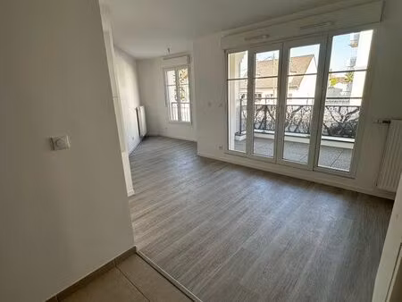 studio meublé neuf avec balcon – résidence village eiffel – le blanc-mesnil (29 m²)