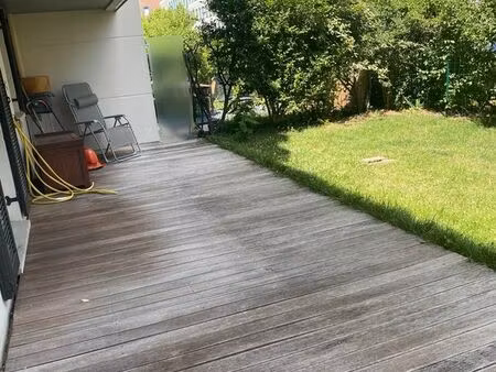 appartement t2 meublé de 43m2 avec terrasse et jardin de 70m2  parking sous-sol