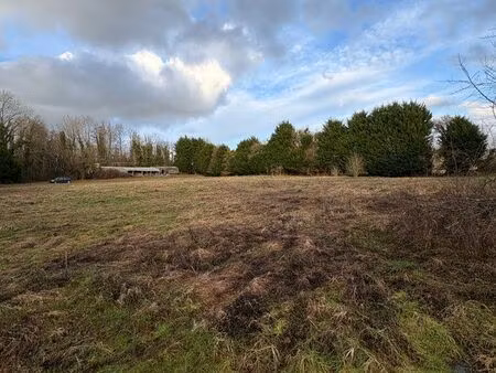 terrain 2.8 hectares