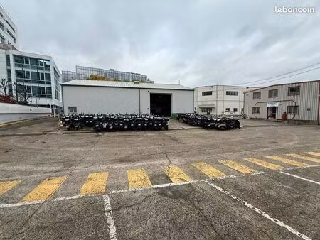 local d'activite 385 m² saint-denis