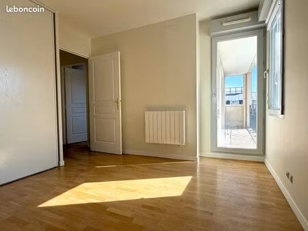 à louer beau t2 situé à clichy (92)