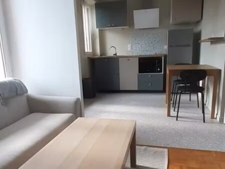 appartement meublé tour de ville avec grand balcon (chauffage et eau compris)