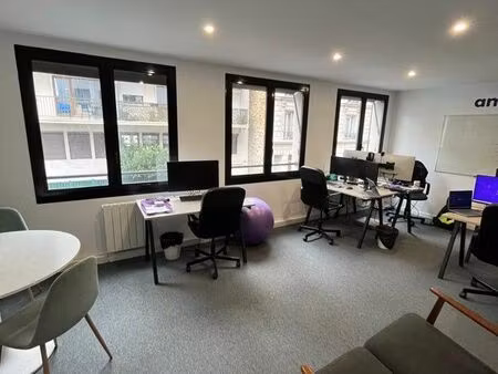 joli espace de bureau