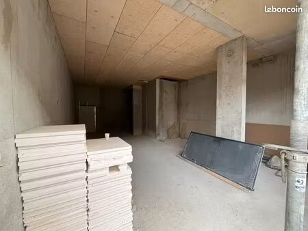 local commercial à louer pour salon de coiffure ou esthétique