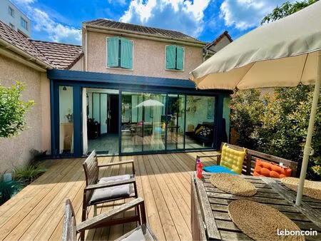 maison familiale 95 m² – véranda 20 m² – terrasse – garage – allée privative très calme