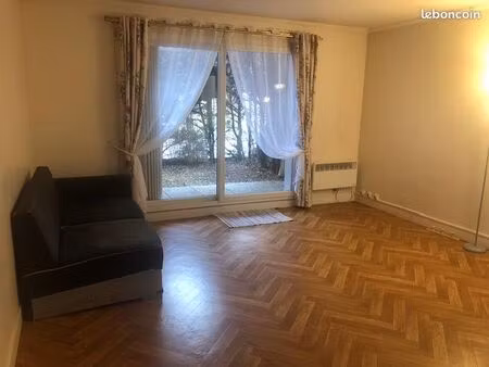 loue studio à noisy-le-grand 10 min de la gare