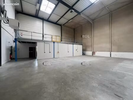 local d'activité 1 010 m²