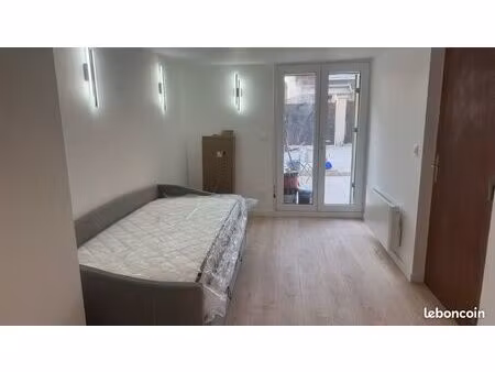 studio meublé neuf avec extérieur