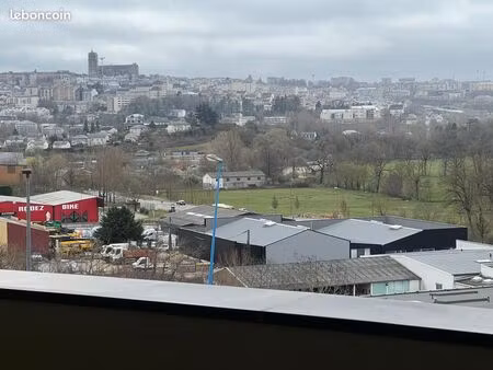 a vendre t2 lumineux avec vue imprenable sur rodez et le golf