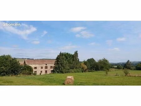 ensemble de deux maisons en pierre