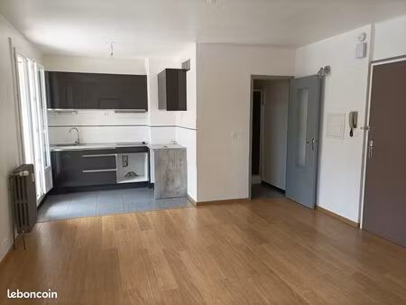 joli t2 lumineux + terrasse