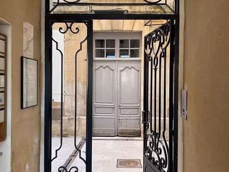 ? bureau 28 m² – caen centre  place saint-sauveur