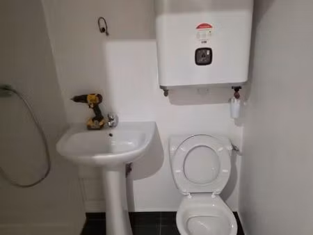 bureaux de 15 m2 a louer - proche de la gare villeneuve le roi