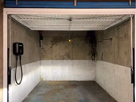 box 16 2 m² très sécurisé + borne irve 11 kw connectée – idéal vtc / tesla – créteil lafer