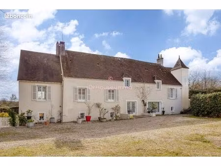 maison 9 pièces 335 m²