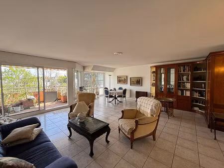 appartement t.4 auray centre ville dans résidence sécurisée avec ascenseur avec double gar