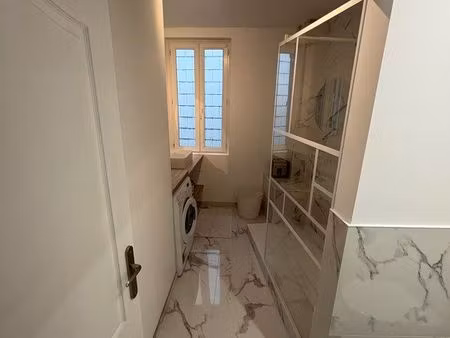 vend t4 climatisé de 78m2