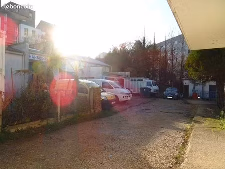 local industriel 680 m²