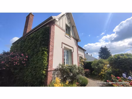 maison de caractère en pierre avec jardin