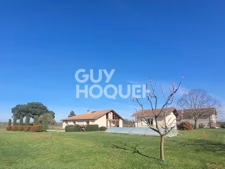 à savenès ? une propriété familiale avec dépendances  piscine et grand terrain arboré.