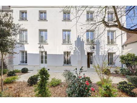 appartement dans un hôtel particulier exceptionnel à saint-germain-en-laye  2 minutes du r