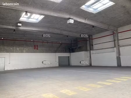 local industriel 8 221 m²