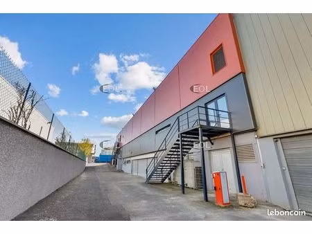 local d'activité 1 450 m²