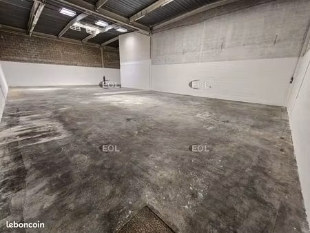 local d'activité 1 212 m²