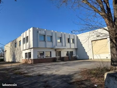 local d'activité 1 280 m²