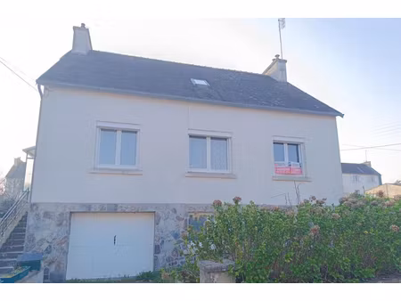 29520 châteauneuf du faou maison de ville 3 chambres  sous sol complet et combles aménagea