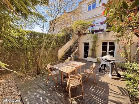 maison de ville contemporaine de 125 m2 (166 m2 au sol)  lumineuse  ultra-calme (impasse) 