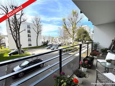 plaisir quartier centre ville chateau  appart t4  avec parking et cave