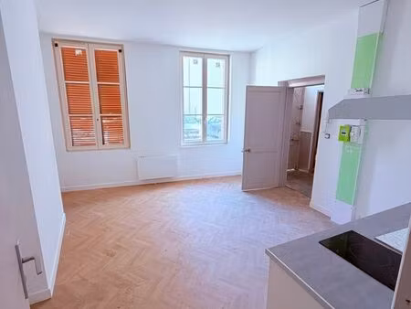 appartement f2 refait à neuf hyper centre