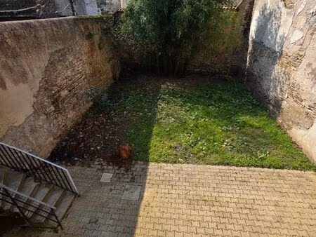 t4 rénové 100 m² avec jardin – givors centre-ville