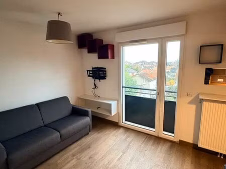 location studio meublé