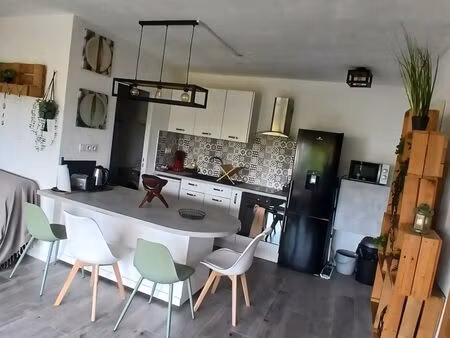 t2 meublé avec terrasse