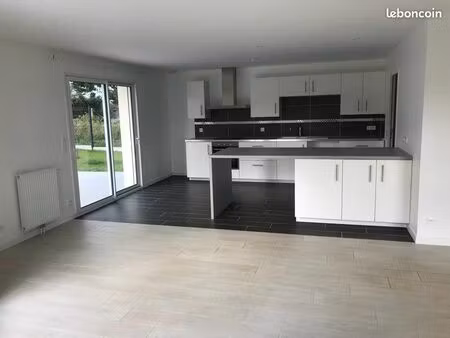 maison récente de plain pied