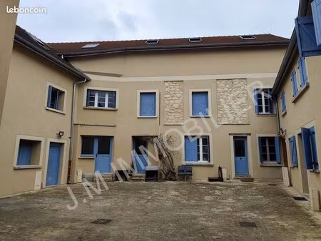 appartement t5 de 87.85 m² à fosses (le vieux fosses)