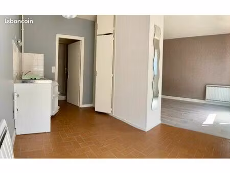 f1bis rénové lumineux et au calme. secteur commanderie