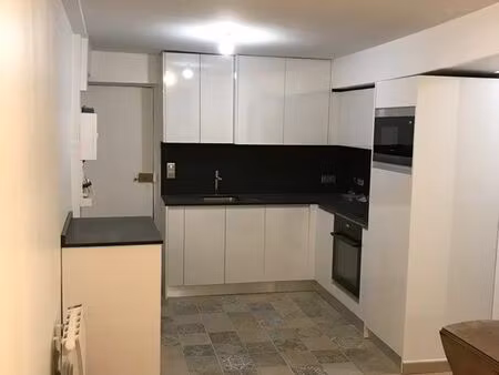 location charment appartement (avec chambre) 28m2 paris 3