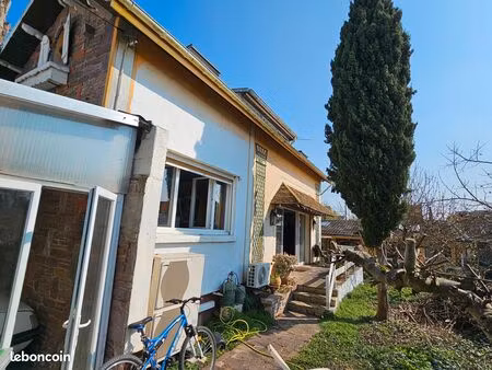 maison avec annexe de 128m2  possibilité de faire 3 logements  travaux  à rafraichir 