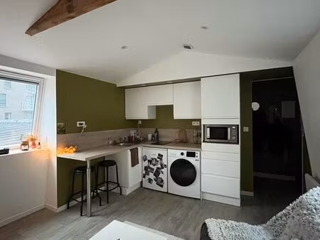 joli studio calme et lumineux