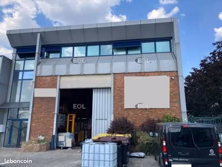 local d'activité 1 078 m²