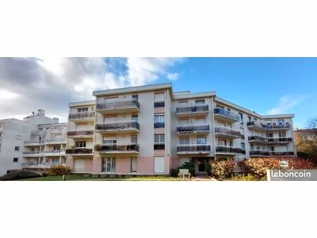 appartement de 103 m² / 4 pièces (3 chambres) / 3ème et dernier étage avec ascenseur  trav